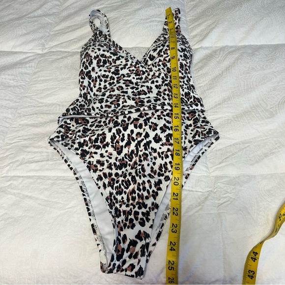 Mono b Size Small White Brown Black Leopard Print Plunge V-Neck One-Piece - Picture 6 of 8